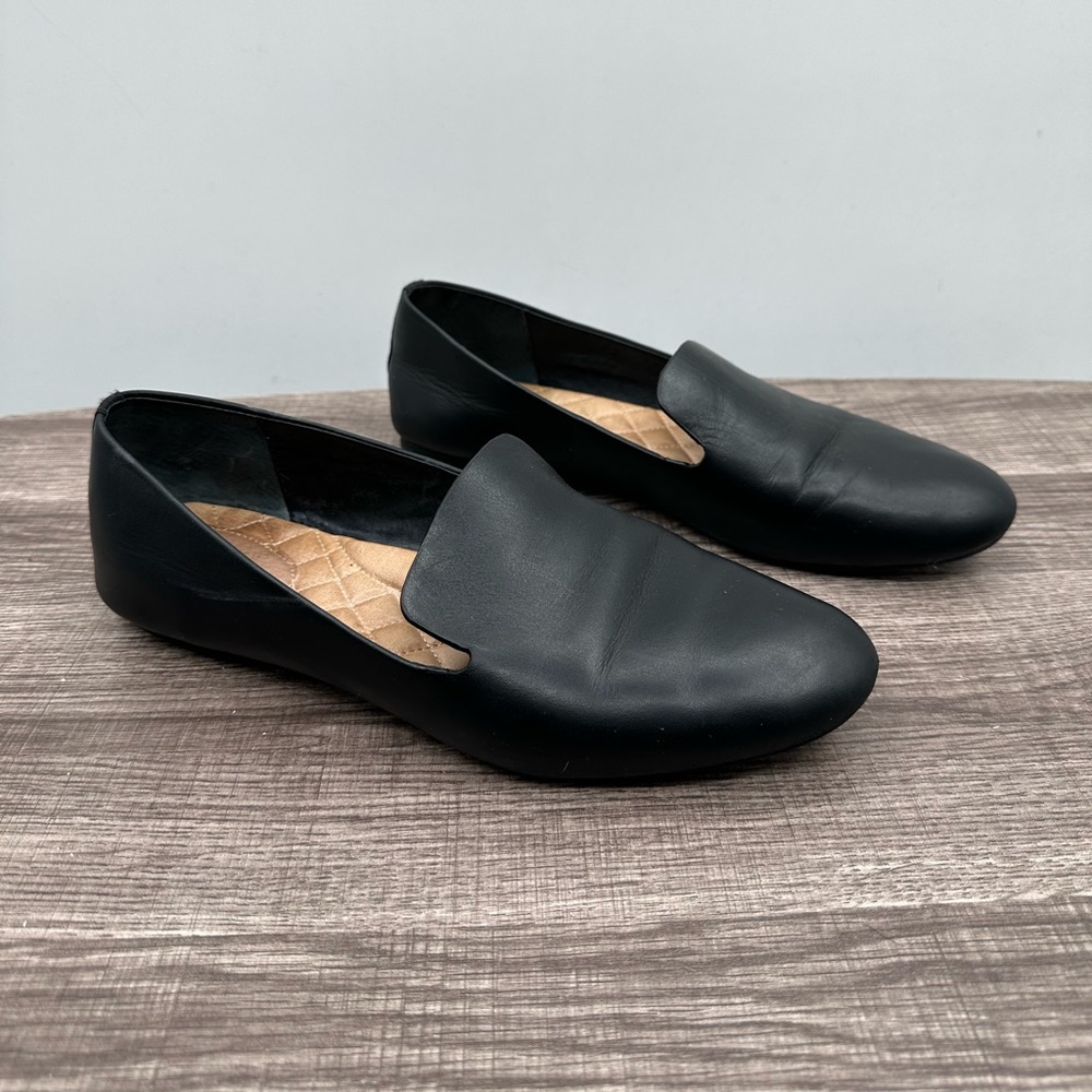 Birdies woman’s black starling leather flat slip on loafer. 9.5